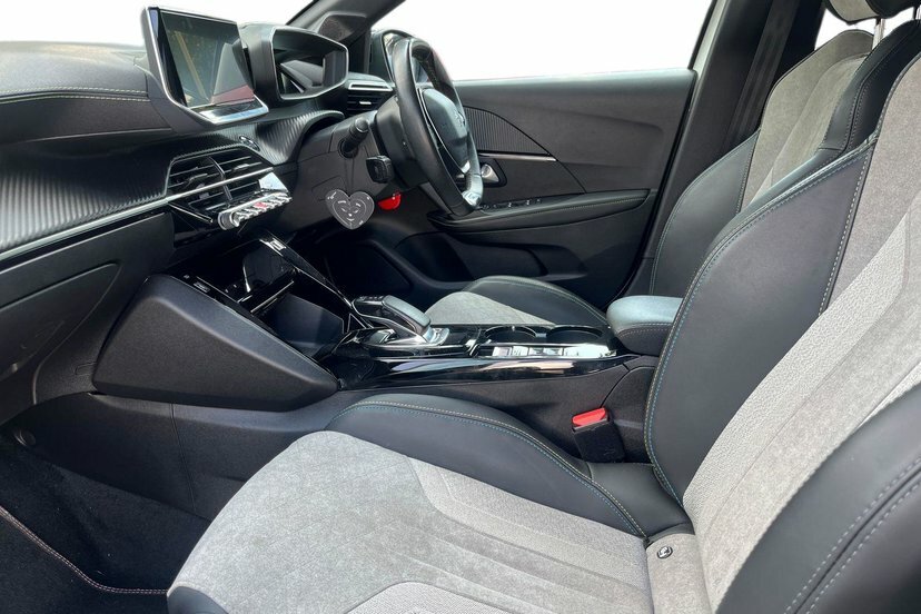 Peugeot e-208 50Kwh Gt Premium Hatchback 136 White #2