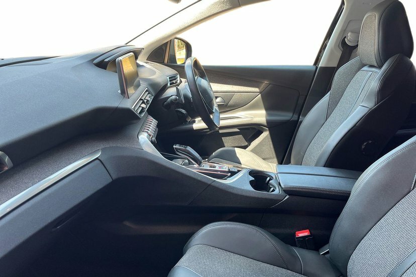 Peugeot 3008 1.5 Bluehdi Allure Suv Eat 130 Ps Black #2