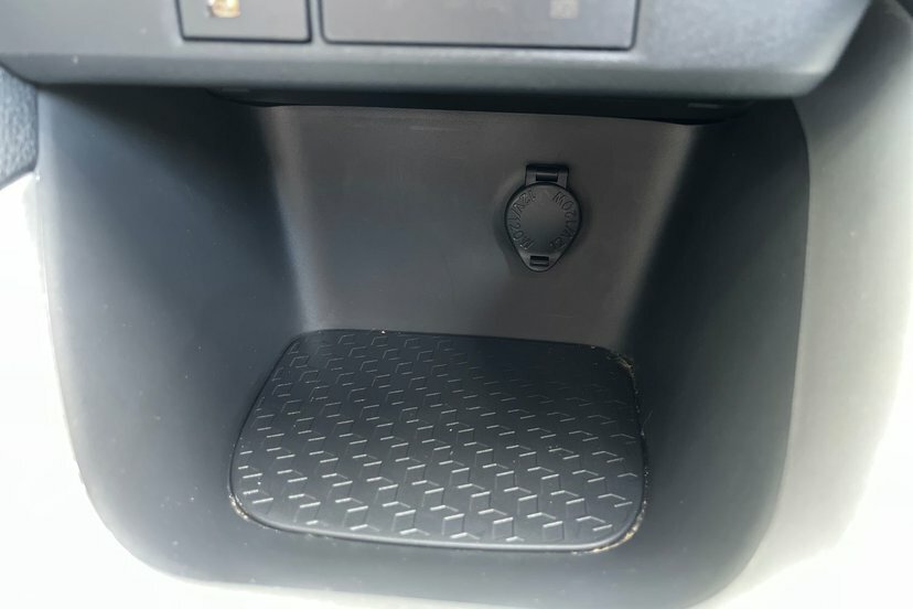 Toyota Yaris 1.5 Hybrid Icon Cvt White #36