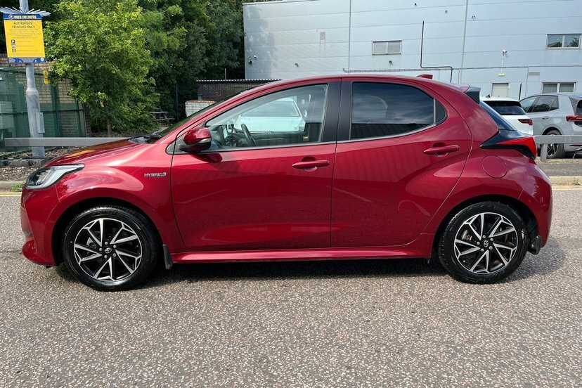 Toyota Yaris 1.5 Hybrid Icon Cvt White #14