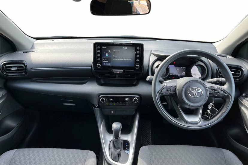 Toyota Yaris 1.5 Vvt-h Design Hatchback Hybrid E-cvt Red #6