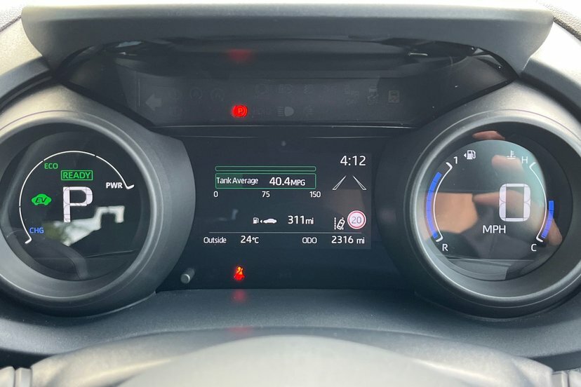 Toyota Yaris 1.5 Hybrid Icon Cvt White #33