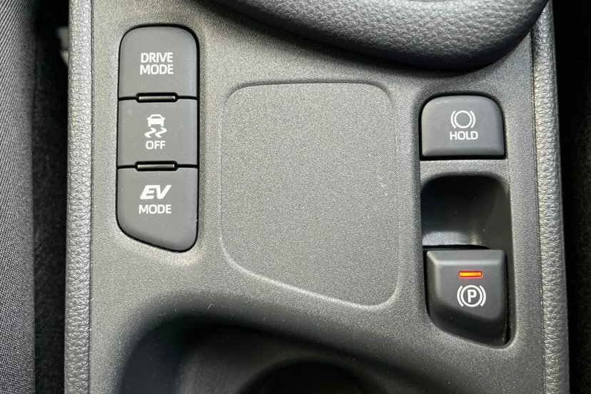 Toyota Yaris 1.5 Hybrid Icon Cvt White #35
