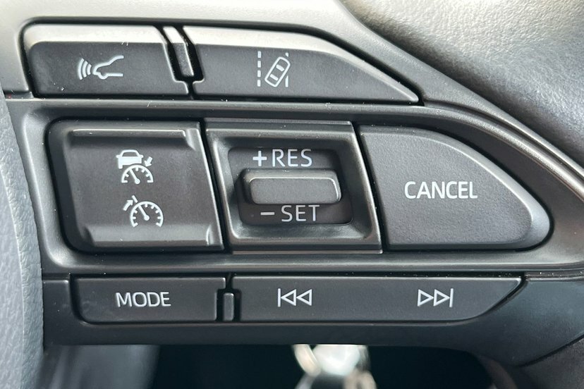 Toyota Yaris 1.5 Hybrid Icon Cvt White #29