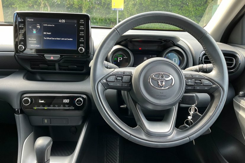 Toyota Yaris 1.5 Hybrid Icon Cvt White #27