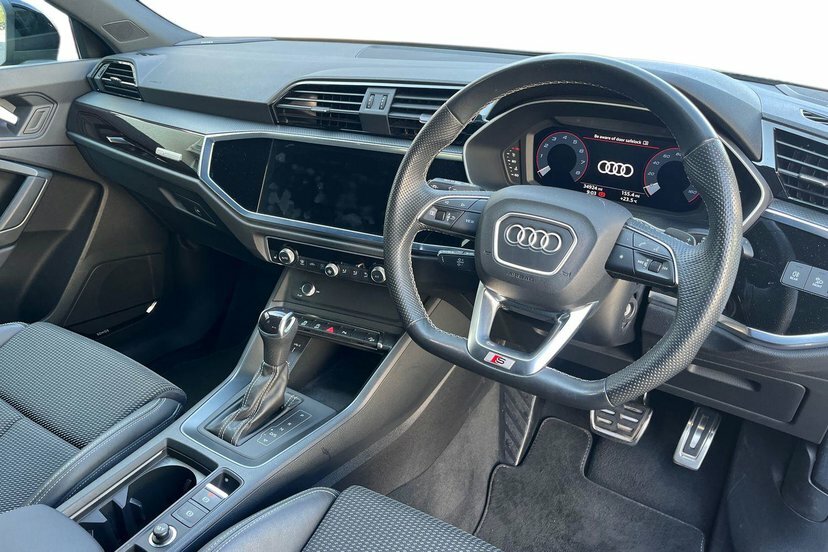Audi Q3 1.5 Tfsi Cod 35 Black Edition Sportback Grey #6