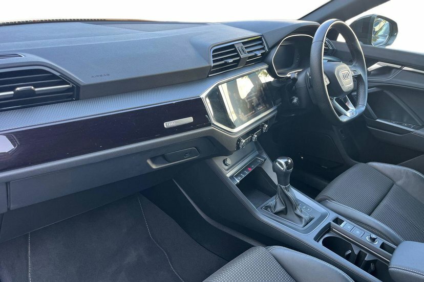 Audi Q3 1.5 Tfsi Cod 35 Black Edition Sportback Grey #2