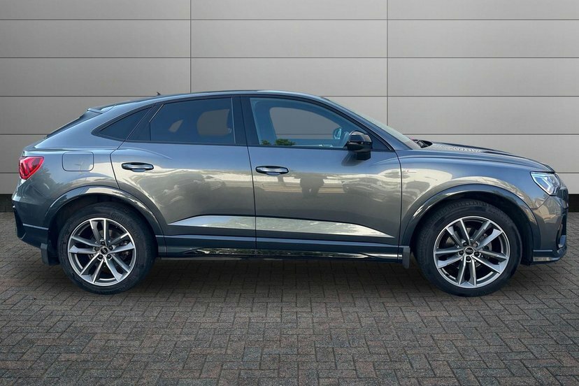 Audi Q3 1.5 Tfsi Cod 35 Black Edition Sportback Grey #4
