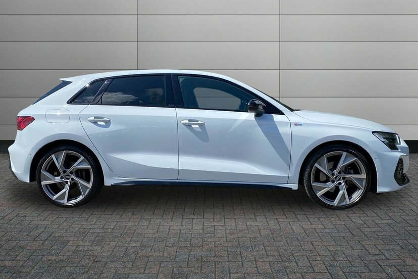 Audi A3 1.5 Tfsi 35 Black Edition Sportback S T KT25EGY White #4