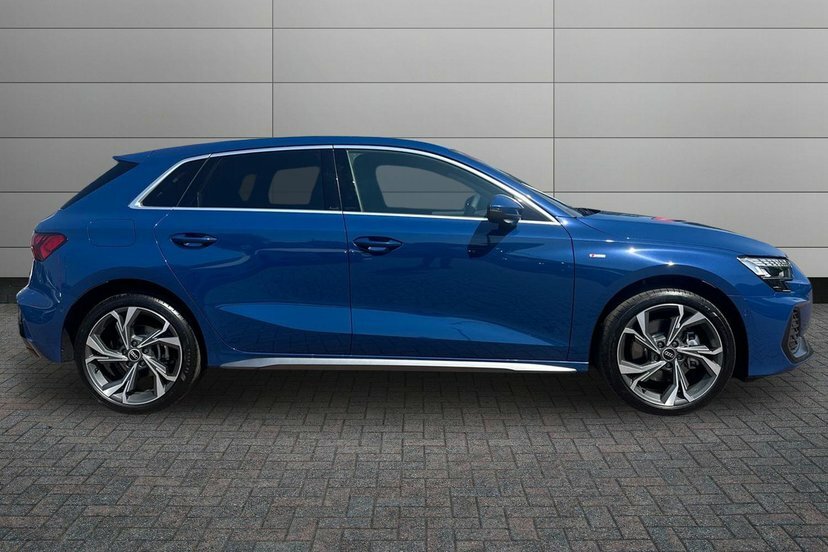Audi A3 1.5 Tfsie S Line Sportback Plug-in Hybr Blue #4