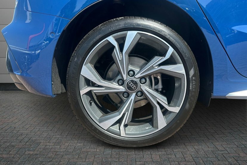 Audi A3 1.5 Tfsie S Line Sportback Plug-in Hybr Blue #5