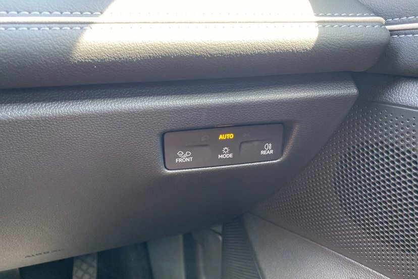 Volkswagen Passat 1.5 Etsi Mhev R-line Estate Hybrid Dsg Red #9