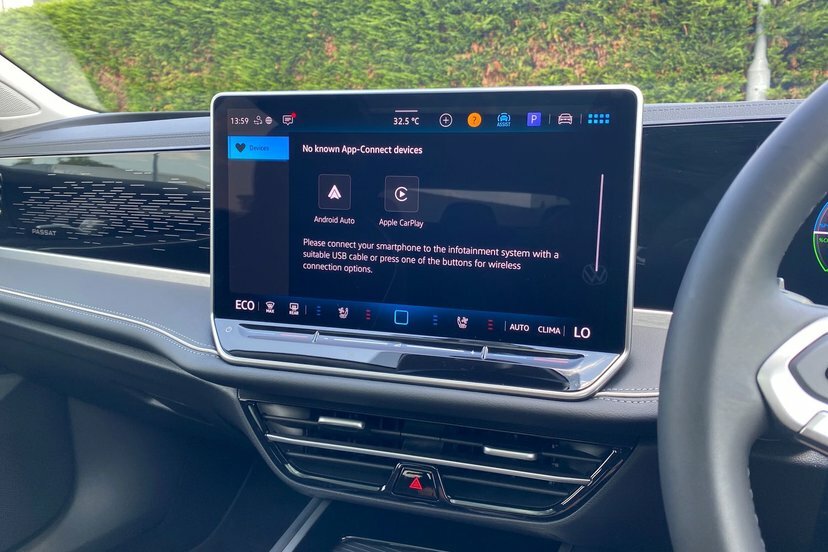 Volkswagen Passat 1.5 Etsi Mhev R-line Estate Hybrid Dsg Red #29