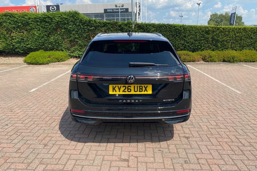 Volkswagen Passat 1.5 Etsi Mhev R-line Estate Hybrid Dsg Red #13