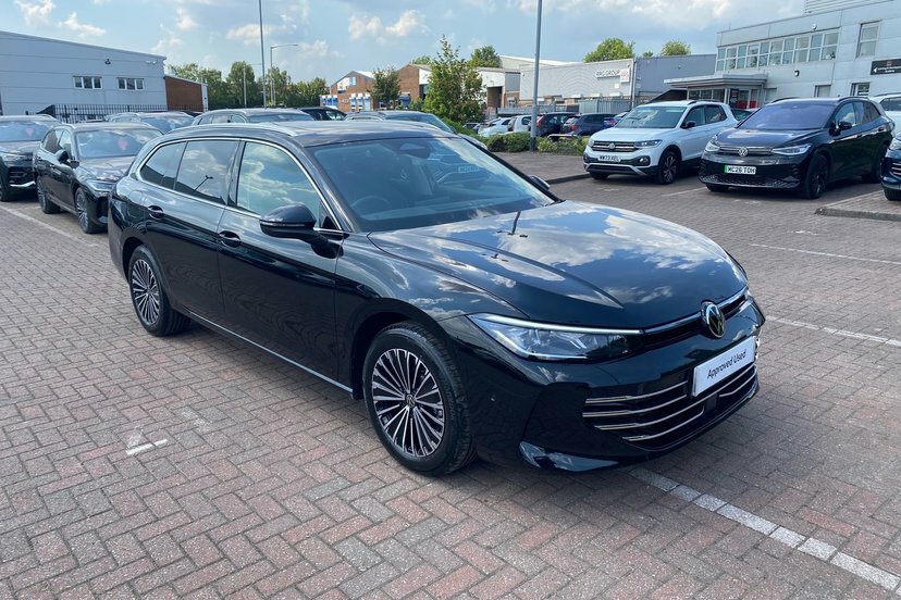 Volkswagen Passat 1.5 Etsi Mhev R-line Estate Hybrid Dsg Red #19