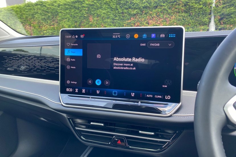 Volkswagen Passat 1.5 Etsi Mhev R-line Estate Hybrid Dsg Red #26