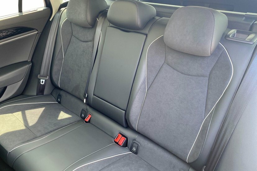 Volkswagen Passat 1.5 Etsi Mhev R-line Estate Hybrid Dsg Red #11