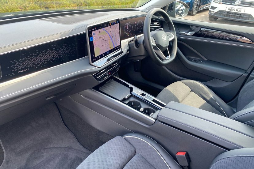 Volkswagen Passat 1.5 Etsi Mhev R-line Estate Hybrid Dsg Red #17