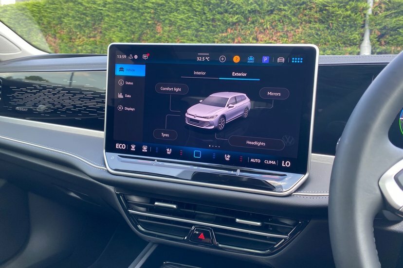 Volkswagen Passat 1.5 Etsi Mhev R-line Estate Hybrid Dsg Red #28