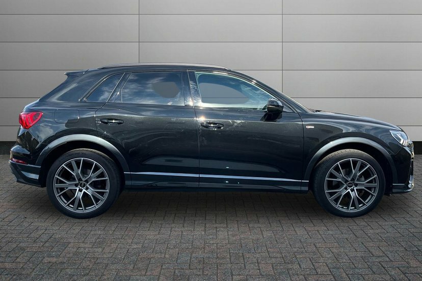 Audi Q3 1.5 Tfsi Cod 35 Black Edition Suv S Tro KP74HBG Black #4