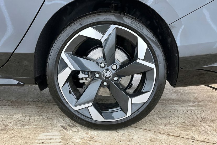 Skoda Superb 1.5 Tsi Iv 25.7Kwh Sportline Estate Plu White #26