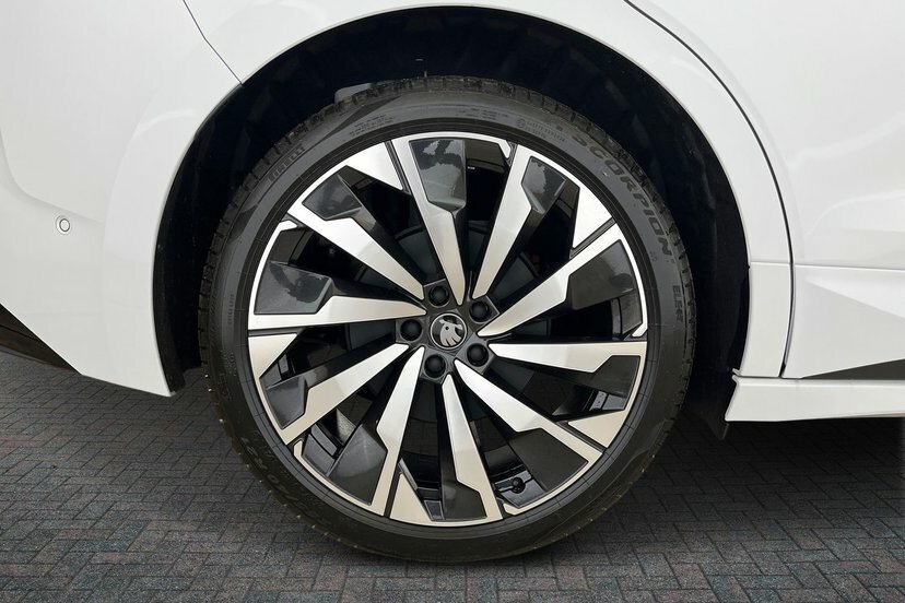 Skoda ENYAQ Enyaq Coup- Sportline 85 82 Kwh 286 Ps Single Spee White #5