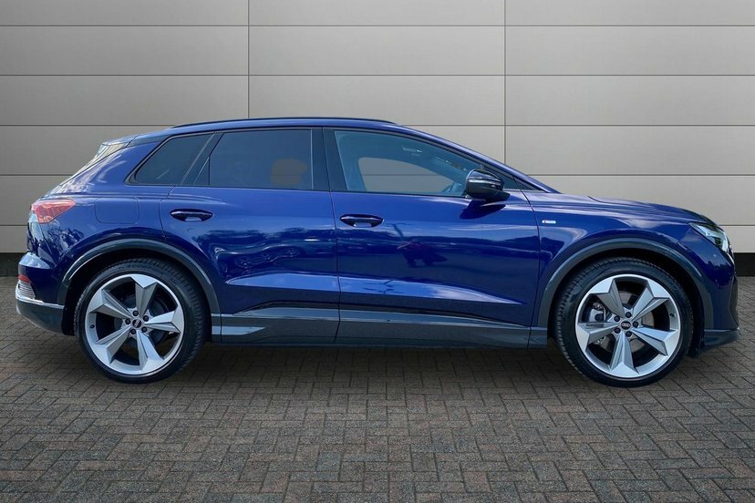 Audi Q4 E Tron 45 Black Edition Suv 82Kwh 286 KS75NRL Blue #4
