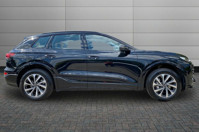 Audi Q6 E-Tron 83Kwh Sport Suv 252 Ps Black #4