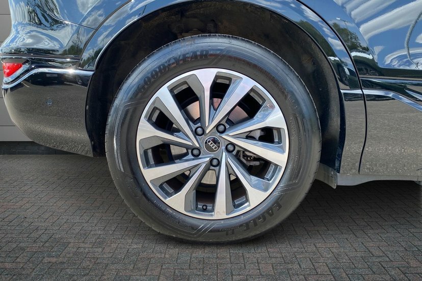 Audi Q6 E-Tron 83Kwh Sport Suv 252 Ps Black #5