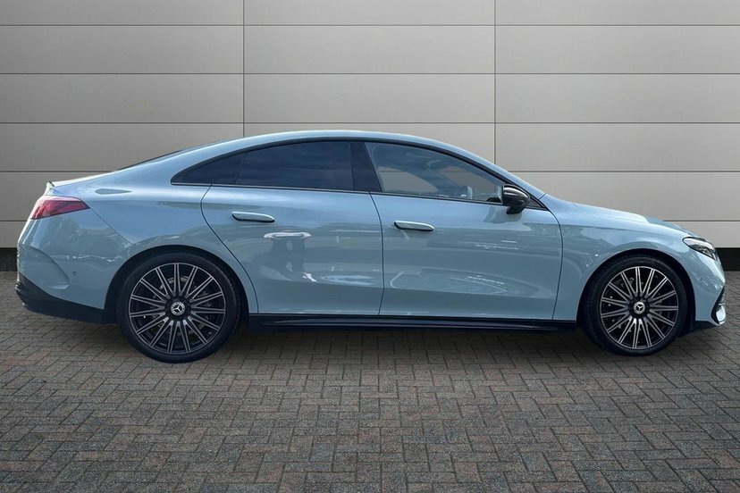 Mercedes-Benz CLA Class 1.5 Cla220h Hybrid Amg Line Premium Plus Saloon Green #3
