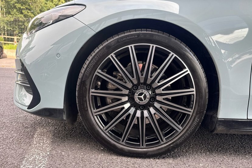 Mercedes-Benz CLA Class 1.5 Cla220h Hybrid Amg Line Premium Plus Saloon Green #4
