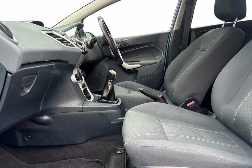 Ford Fiesta 1.6 Tdci Dpf Titanium Hatchback Blue #2
