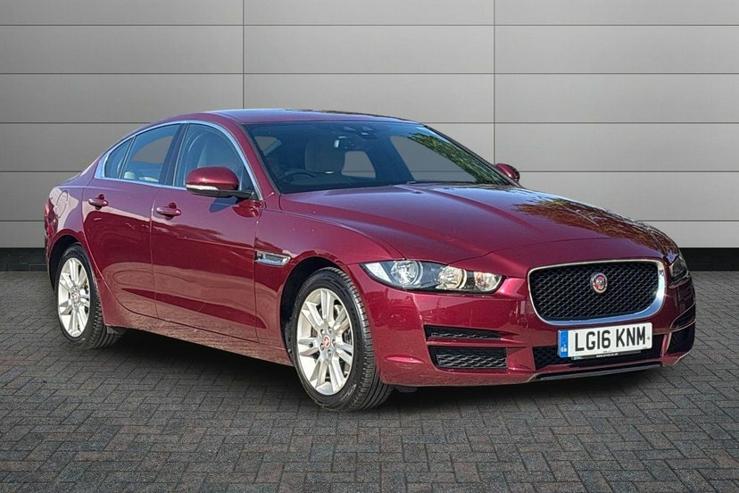 Jaguar XE 2.0D Prestige Saloon 180 Ps Red
