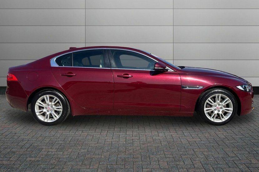 Jaguar XE 2.0D Prestige Saloon 180 Ps Red #4