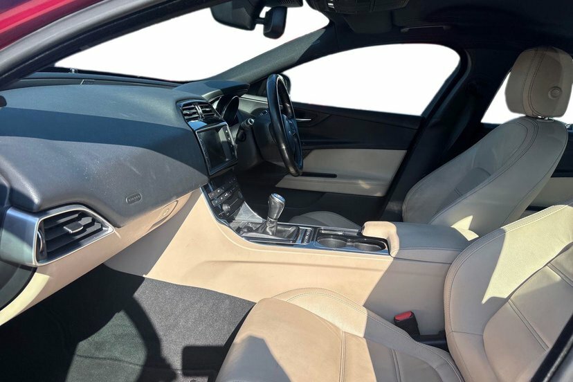 Jaguar XE 2.0D Prestige Saloon 180 Ps Red #2