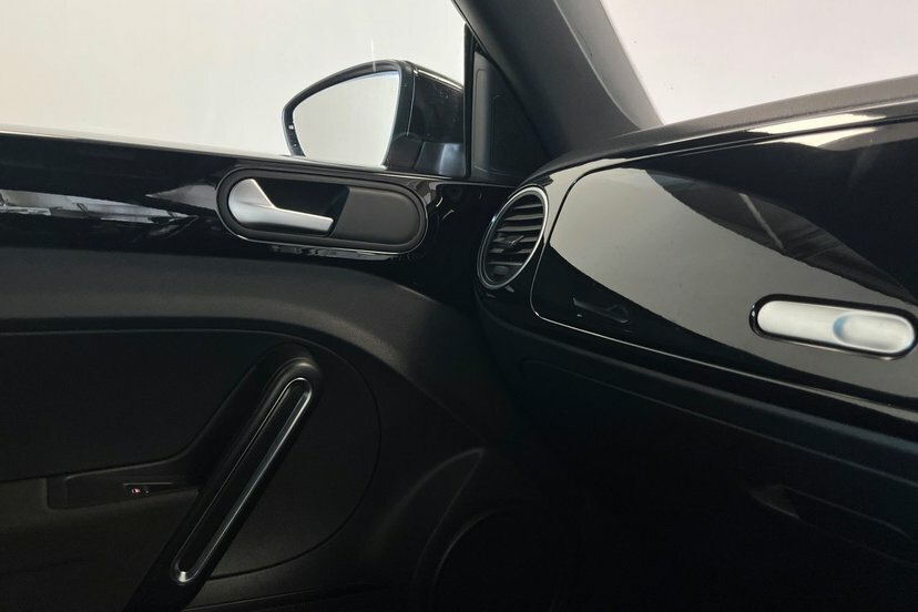 Volkswagen Beetle Hatchback White #14