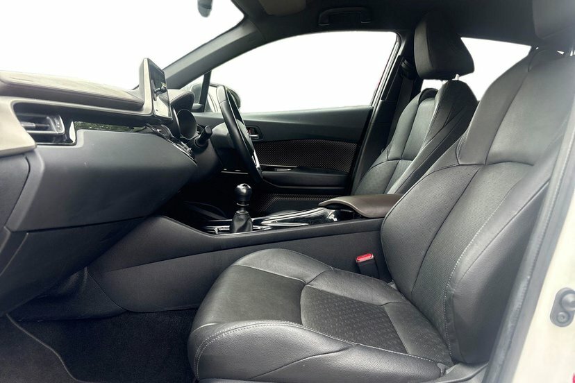 Toyota C-Hr 1.2 Vvt-i Excel Suv 116 Ps White #2
