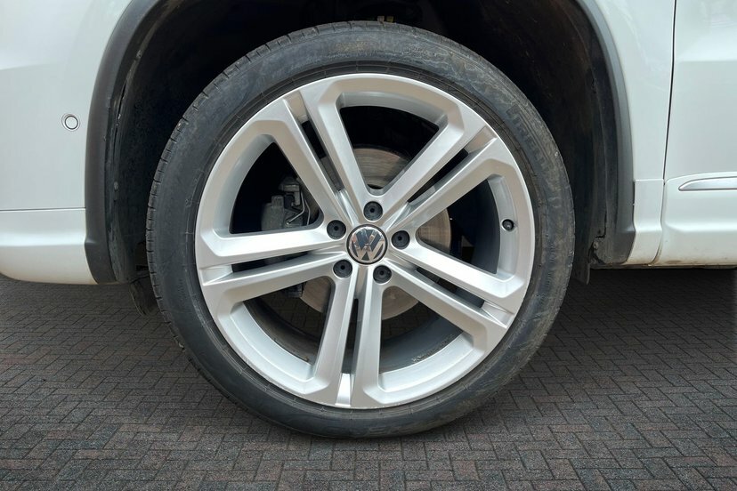 Volkswagen Tiguan 2.0 Tdi Bluemotion Tech R-line Edition Suv Die White #5