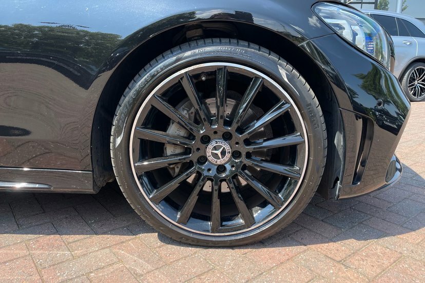 Mercedes-Benz C Class C220d Amg Line Premium Saloon Black #4