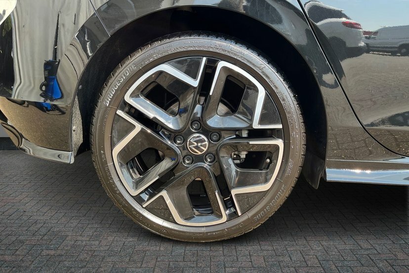Volkswagen Golf 1.5 Etsi Mhev R-line Hatchback Hybrid D KY75PZH Black #5