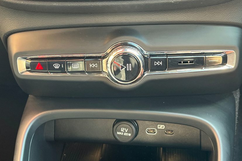 Volvo XC40 Ultra, B4 Mild Hybrid, Darkpan Roof-360 C  #20