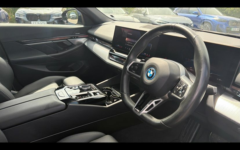 BMW i5 40 83.9Kwh M Sport Saloon Edrive Black #6