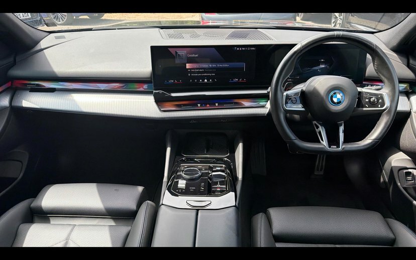BMW i5 40 83.9Kwh M Sport Saloon Edrive Black #4