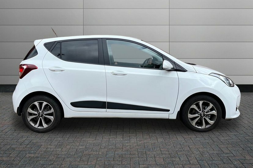 Hyundai I10 1.2 Premium Se Hatchback 87 Ps YW17OVE White #4