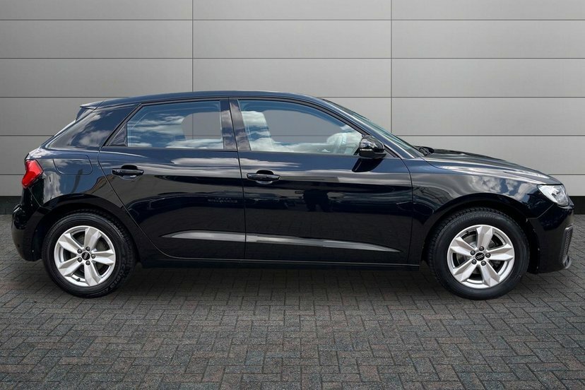 Audi A1 1.0 Tfsi 25 Technik Sportback 9 RJ21PYD Black #4