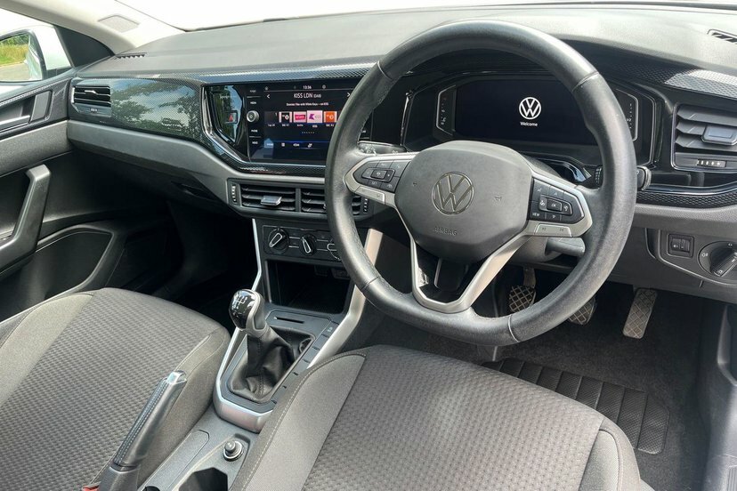 Volkswagen Polo 1.0 Tsi Life Hatchback 95 Ps White #6