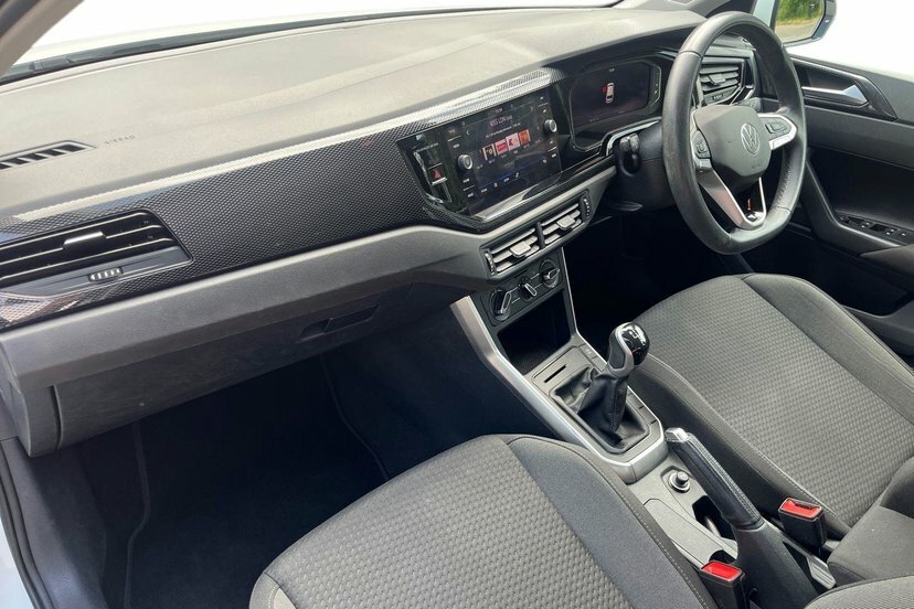 Volkswagen Polo 1.0 Tsi Life Hatchback 95 Ps White #2