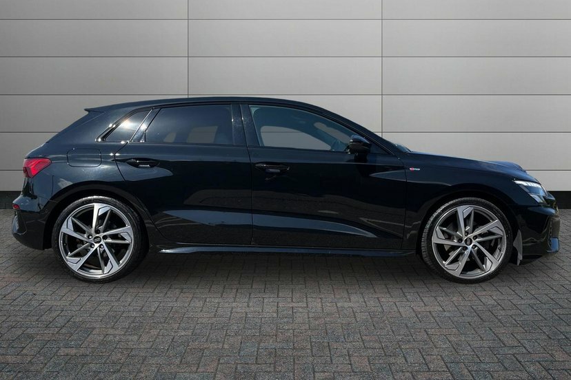 Audi A3 1.5 Tfsi 35 Black Edition Sportback S T Black #4