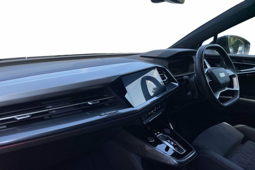 Audi Q4 E Tron 40 Edition 1 Suv 82Kwh 204 Ps VN73DKK Black #2