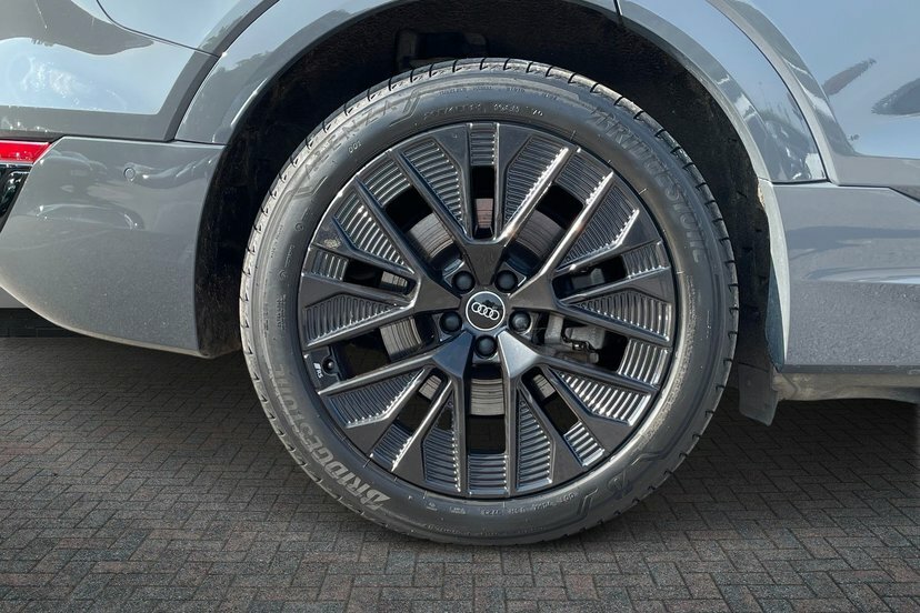 Audi Q8 e tron 50 Black Edition Sportback Quatt Grey #5